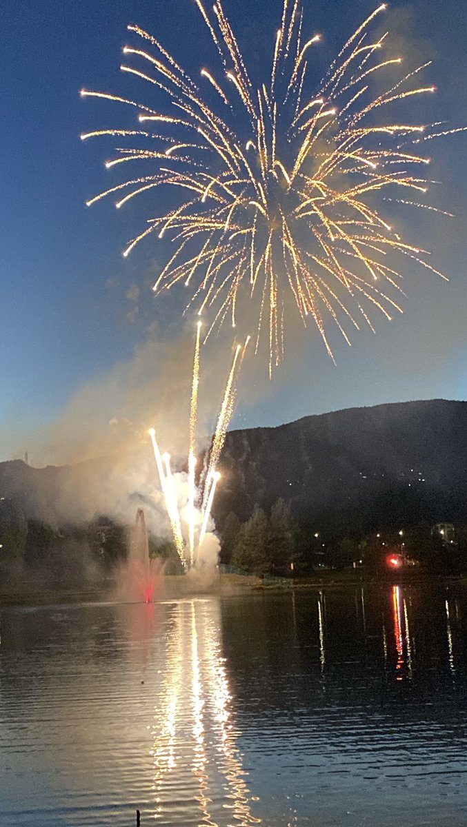 Liv2bLeen's tweet photo. Huge thanks to @cityofcoquitlam for an unforgettable Canada Day fireworks display! 🇨🇦✨ Thousands gathered in spirit and pride, the night sky lit with colour and the pop of every firework echoed our celebration. A beautiful reminder of community and country. #Coquitlam #CanadaDay https://t.co/DD7PXTmUnK