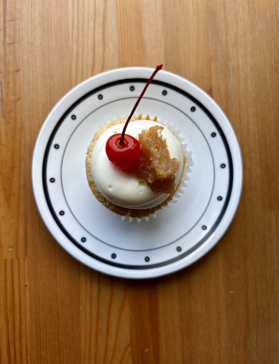 emmaewitty's tweet photo. If you’ve ever been in a class with me you’ve probably heard me yap about food and more specifically my cupcake habits. Anyway here’s this week’s cupcake https://t.co/dTOYHPfUyM