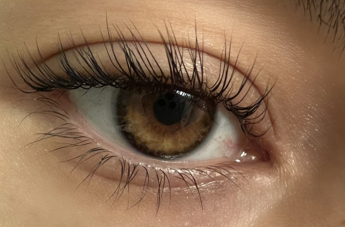 Bai_VT's tweet image. Today’s I was telling chat how once I convinced a friend that I use eyeliner around my iris
Than I showed them a picture and they told me that I have pretty eyes so now I feel ihihihihih and I share it here too