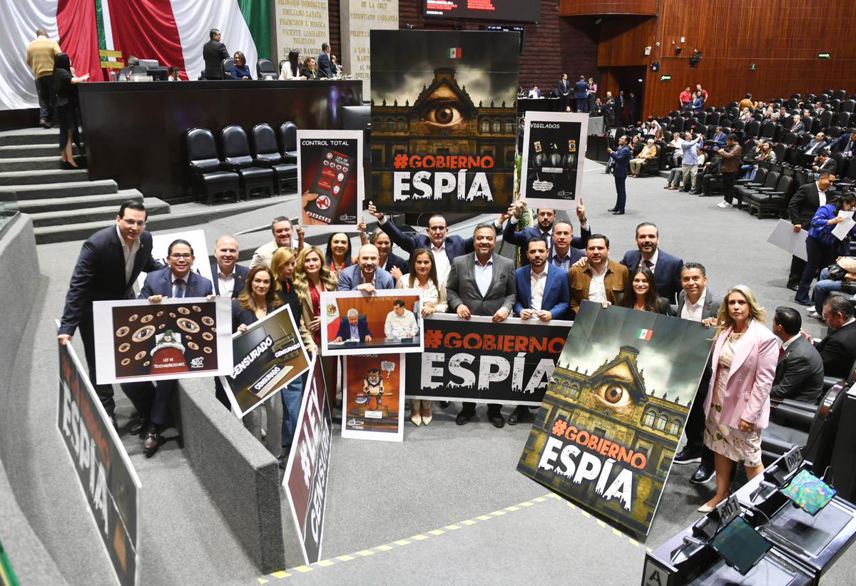 📡❌ ¡No al autoritarismo digital!
La nueva ley de telecomunicaciones no protege a los ciudadanos, los vigila.
Desde la <a href="/Mx_Diputados/">H. Cámara de Diputados</a> alzamos la voz:

#GobiernoEspía
#NoALaLeyDeVigilancia
#LibertadYPrivacidad