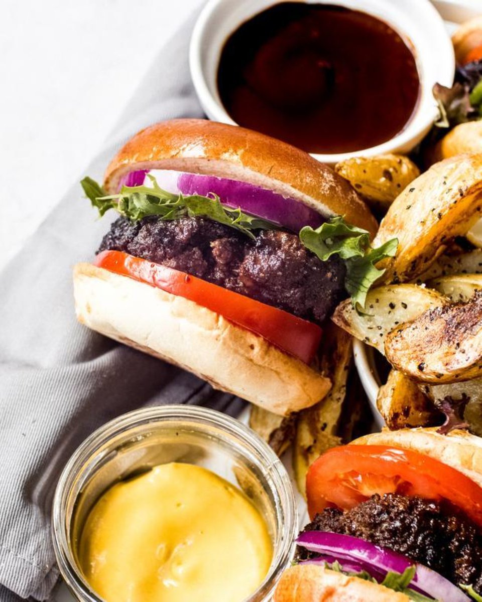 Grill game strong. Our Prune Juicy Burger is moist, flavorful, and lower in fat than most burgers due to the lean beef + prune combo. Fire up the BBQ!

Get the recipe: californiaprunes.org/recipe/prune-j…