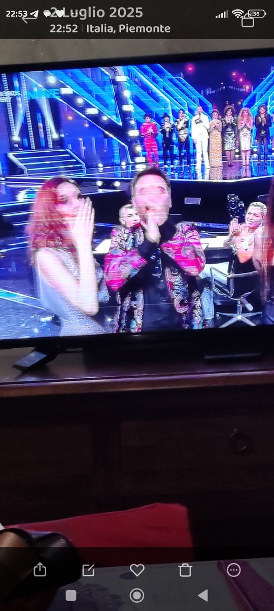 Scusate la pessima qualità...ma tana per
<a href="/GiancarloGenise/">Giancarlo Genise</a> 
<a href="/Anto_Fiordelisi/">Antonella Fiordelisi</a> 
LIKE A STAR
#likeastar