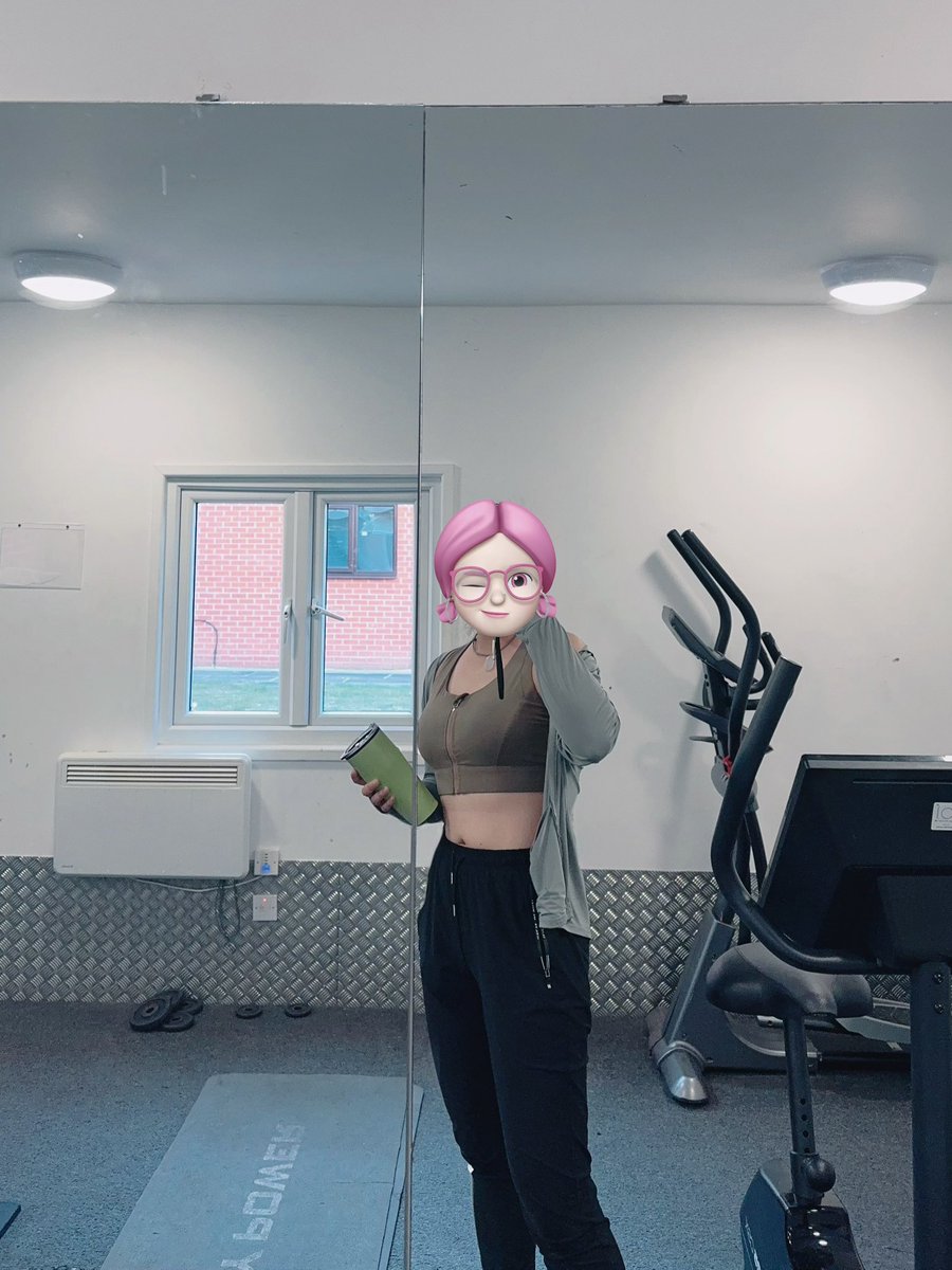 CiliyaYu2001's tweet photo. 我说最���两天的时候为啥有个女孩子从早到晚在健身房骑车………（惊叹于她的自律和不畏酷暑的勇气………
直到今天发现健身房的单车自带风量巨大的风扇………单车还是不需要持续蹬转才有电的款……………… https://t.co/cR5k3Q69c8