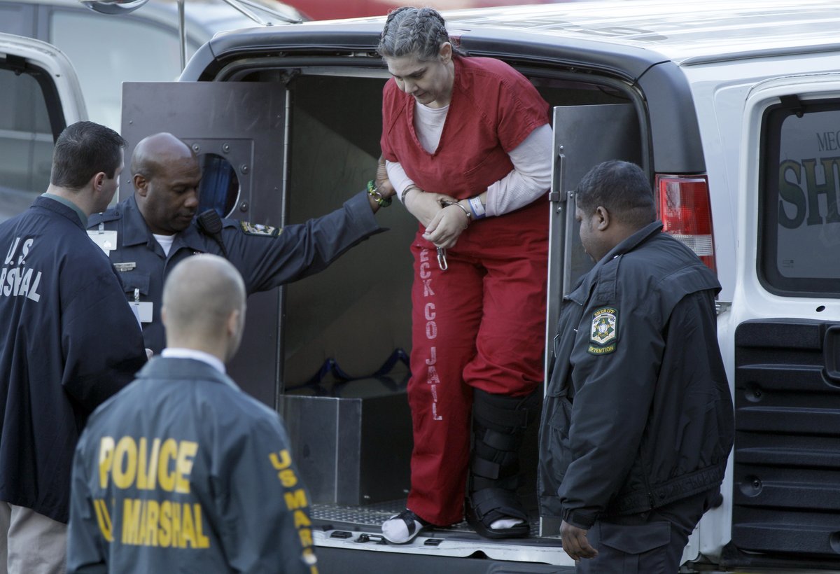 Queen_City_News's tweet image. NEW DETAILS | #Hickory woman transferred to federal prison after serving time for murder of 10-year-old stepdaughter Zahra Baker

Latest in this case &amp;gt;&amp;gt;&amp;gt; qcnews.com/news/u-s/north…