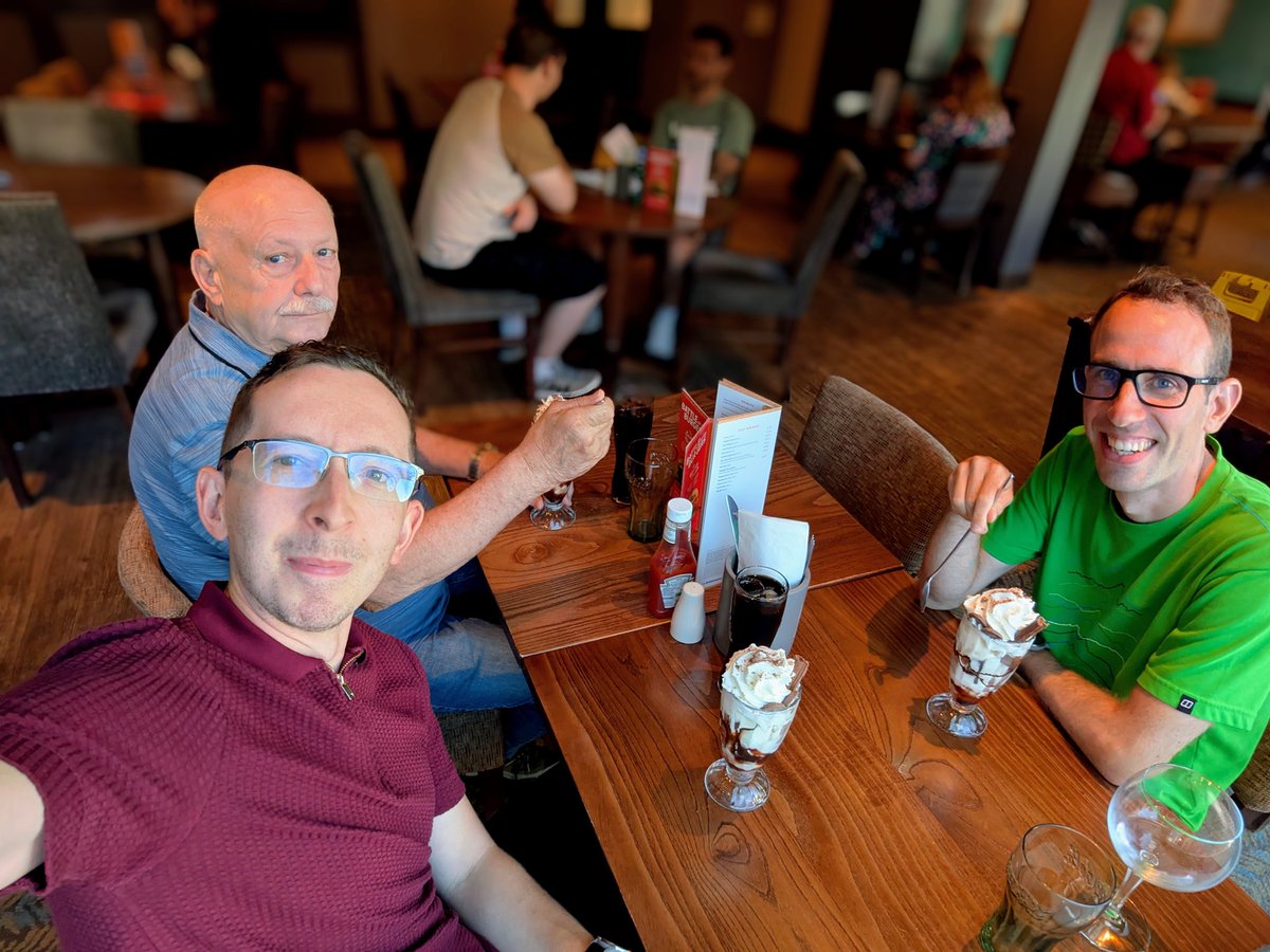 My Dad and boyfriend arrived in the North East earlier, ready for my graduation tomorrow! 🎓