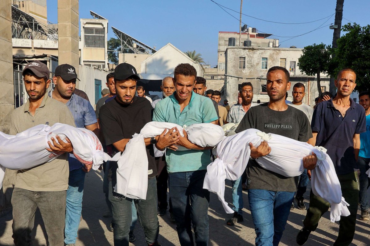 لمْ يبق في الأَرض قبورٌ لأَحَدْ،
عودوا غداً
يا أيُّها الموتى من الحُبِّ
عودوا غداً.