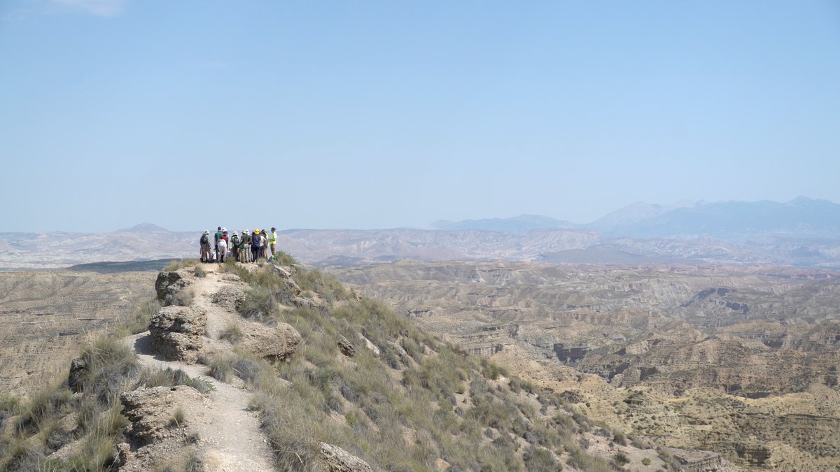 Durante el fin de semana, una treintena de geólogos/as de diferentes países, visitaron algunas localizaciones del #GeoparquedeGranada, en el marco de una visita programada como actividad complementaria del 38 Congreso Internacional de Sedimentología, celebrado en Huelva este año.