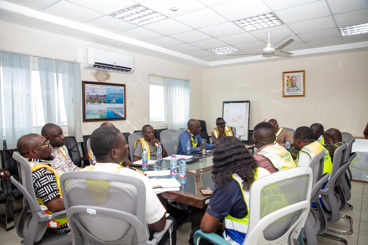 MaritimeGhana's tweet image. 2. Lead Inspector, Mr. Mustapha Adama, noted major improvements, with most past recommendations implemented. This proactive approach is strengthening port security and reinforcing Takoradi’s role in global trade.

#ISPSCode #PortSecurity
