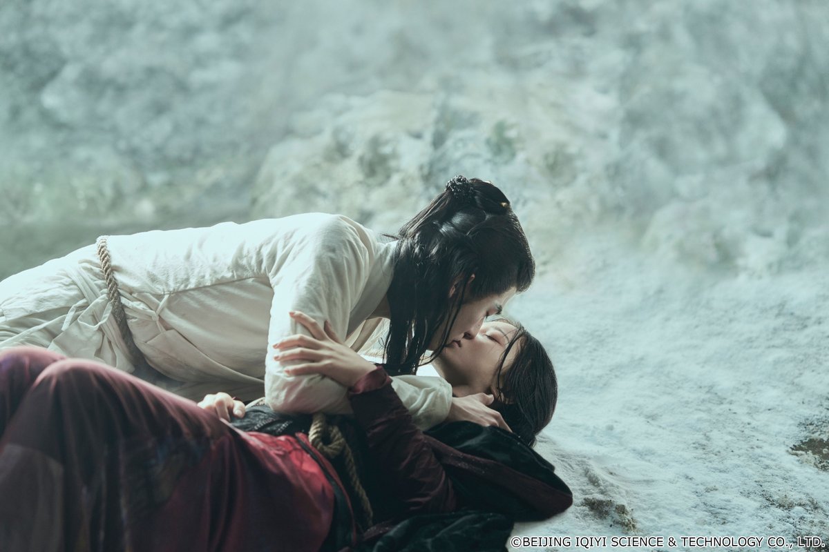 ☁️7/6(日)～放送「#雲之羽」見どころ紹介1️⃣
今回は〈ストーリー〉に注目👀

🪽花嫁候補を装った刺客たちの駆け引き
🪽兄弟同士の熾烈な継承者争い
🪽残酷な運命に翻弄される男女の想い

かつてない緊張感＆美しい世界観に息を呑む…！
#ジャン・リンホー #ユー・シューシン

🗓毎週(日) 21:00～