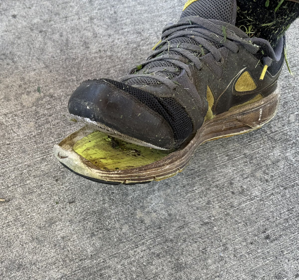 klaykoester's tweet image. These @Nike @livestrong shoes have stood the test of time mowing for 15 yrs. Today was finally the day to retire them and let them mow greener pastures. You have mowed grass in 5 different states and thank you for helping keep my stripes and edges straight. #CoachesMowingshoe