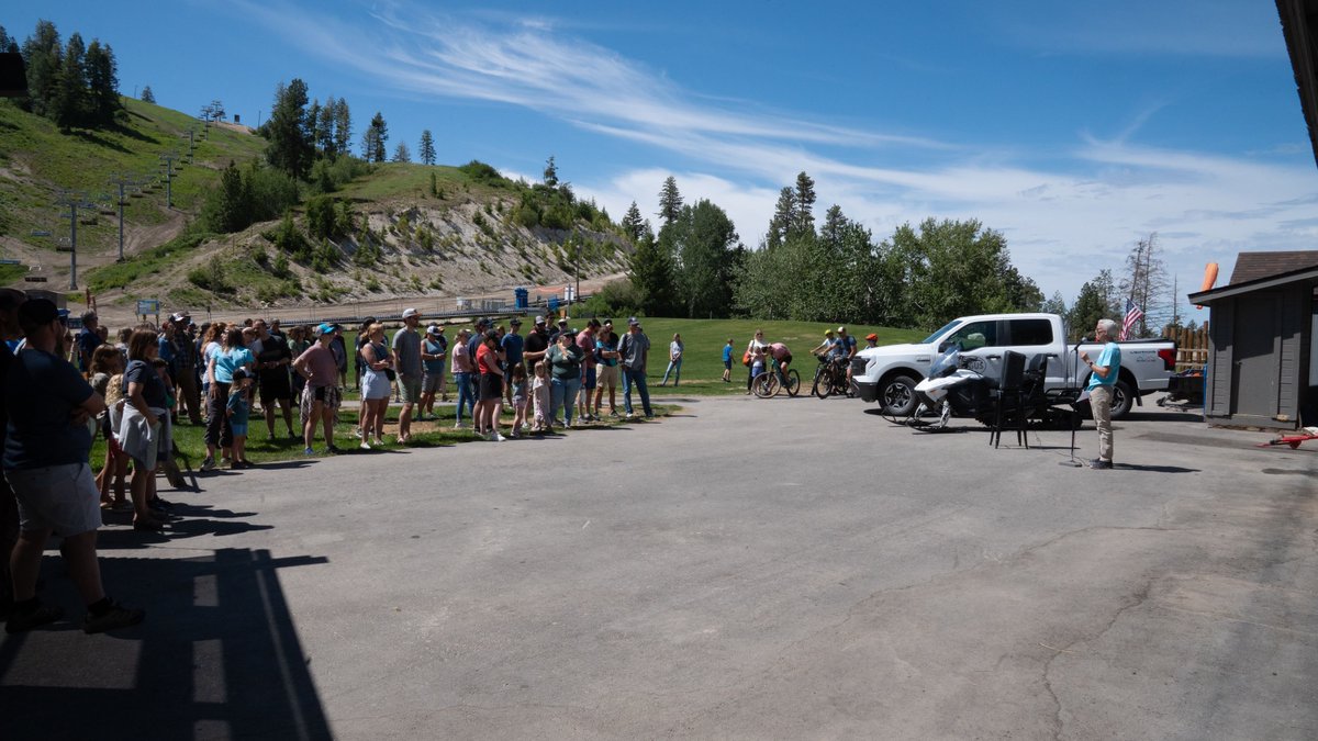 On Wednesday, we took a moment to celebrate the solar panels we donated to @bogusbasin are now up and running on the rental shop. They’re projected to provide 70% of the building’s annual energy needs marking a big step forward in supporting Bogus’ push toward greener operations.