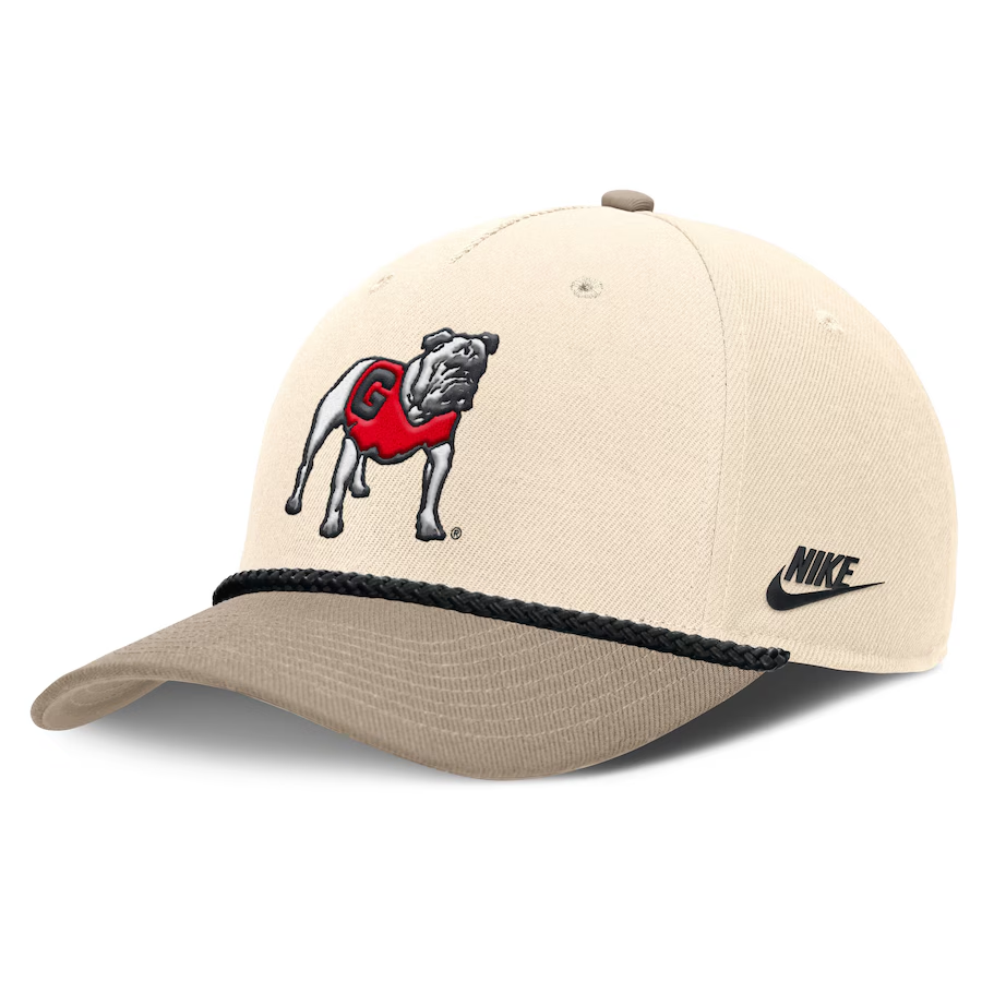 HuntTheJones's tweet photo. I'll give them this, at least UGA and Nike are starting to try a little bit on some of the apparel. #UniformTwitter https://t.co/iXkGRNseLm