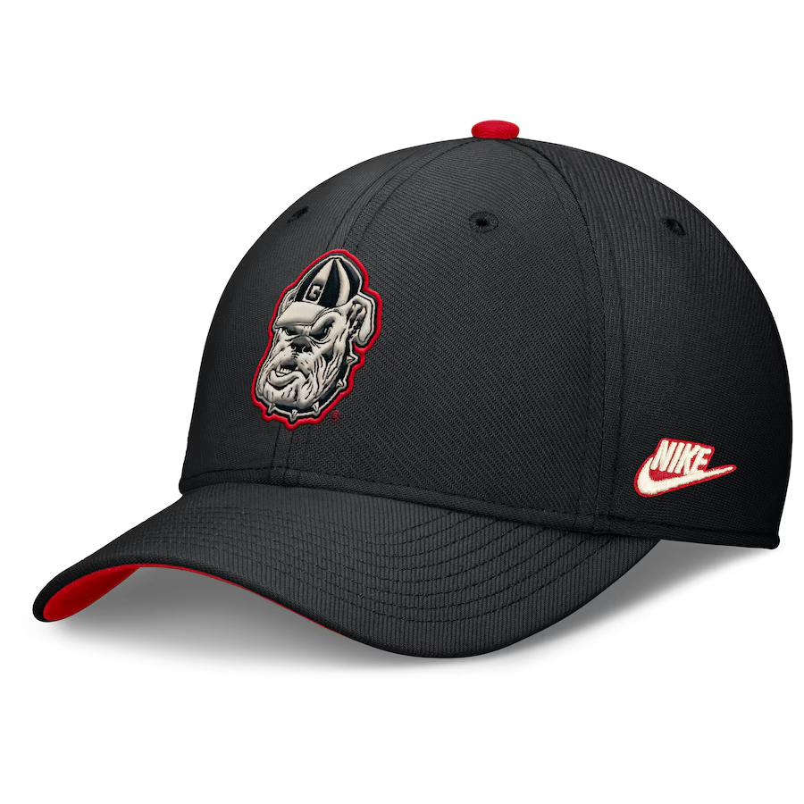 HuntTheJones's tweet photo. I'll give them this, at least UGA and Nike are starting to try a little bit on some of the apparel. #UniformTwitter https://t.co/iXkGRNseLm