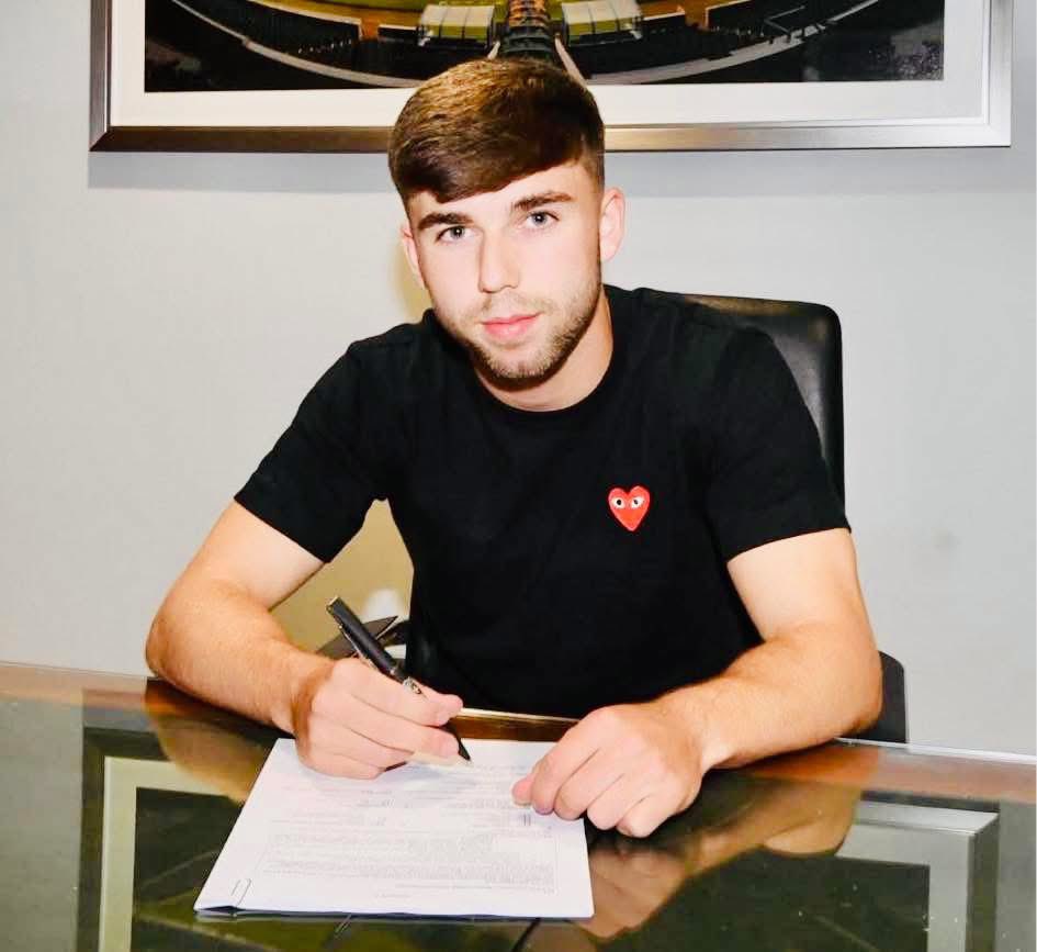 Congratulations to former learner, and GCSE PE Alumni Jake Davies who signed a professional contract with Cardiff City FC 💙🐦 🏴󠁧󠁢󠁷󠁬󠁳󠁿🤌🏼

@aberdareschool #MOVEwithACS 🐉