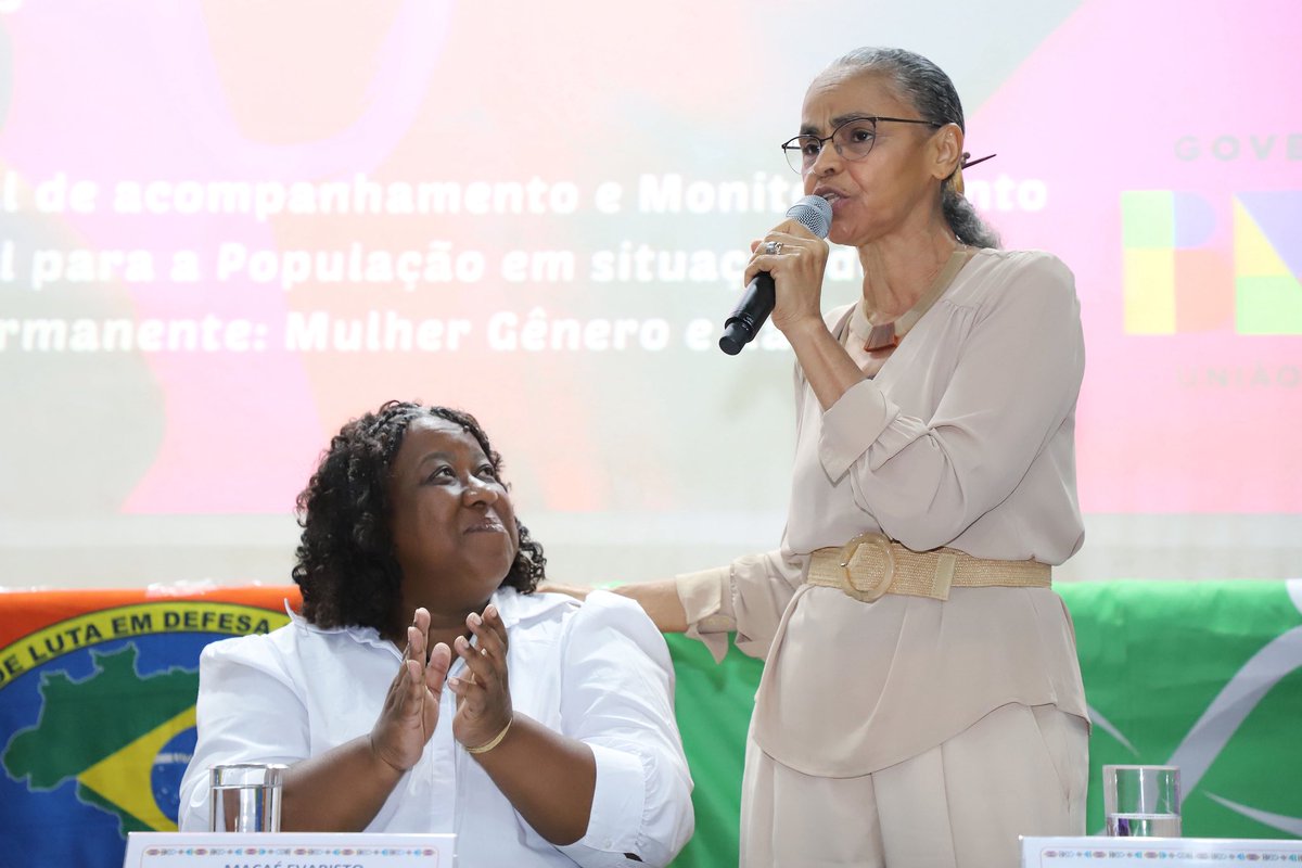 Fala, Marina. Sua voz ecoa no mundo todo, na defesa da vida e do nosso planeta. Os ataques que tentam te calar são baixos, e dizem apenas daqueles que te atacam. Você firme, fala... e o mundo te escuta e agradece!