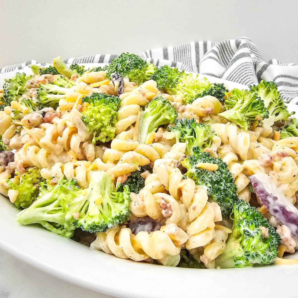 Creamy Broccoli Pasta Salad is the ultimate make-ahead side dish for BBQs, potlucks, or weekday meals. Loaded with bacon, cheese, and crunchy veggies. #broccoli #PastaSalad #SummerRecipes #EasyMeals #pastasalad #easyrecipes #sidedish blogghetti.com/creamy-broccol…