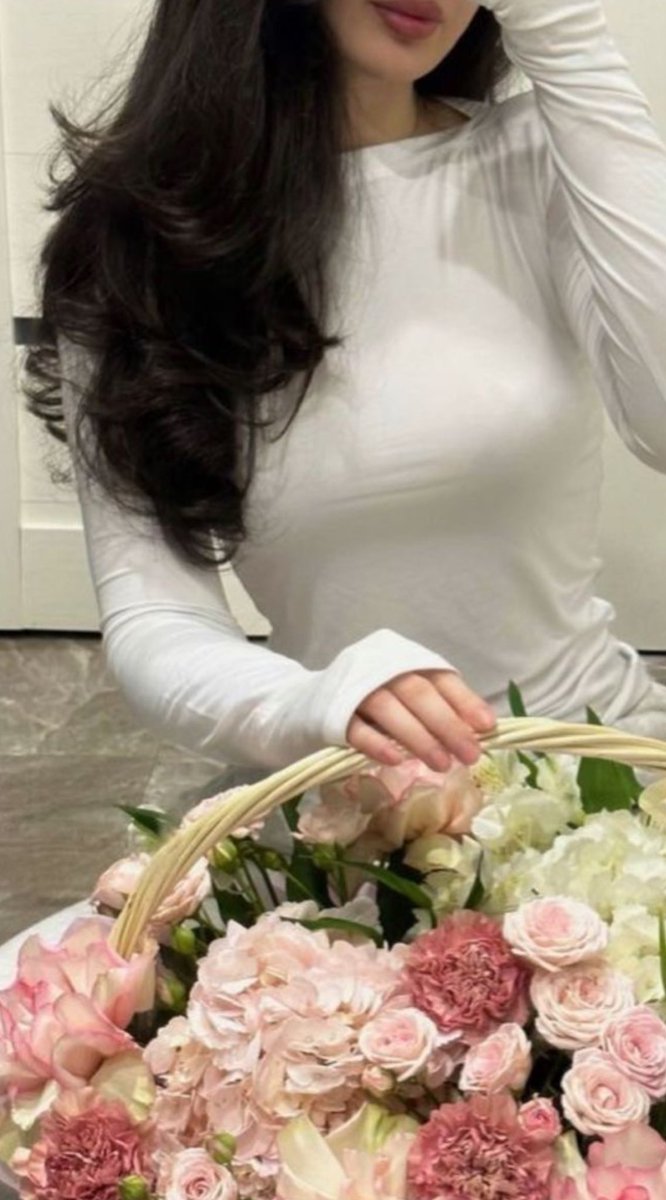 ستبقى الحياة جميلة ما دام هُناك
أشخاصاً قلوبهم جميلة گ الورد..
مساء الورد💐