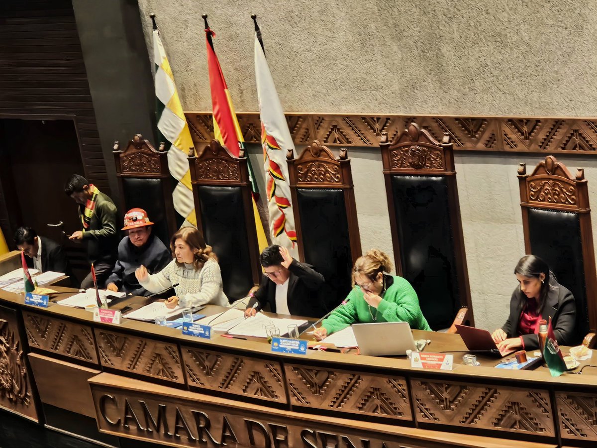 RobertoPadillaB's tweet photo. Como Primer Secretario, cumpliendo con nuestras obligaciones como asambleístas nacionales, participamos en la 142ª Sesión Ordinaria de la Cámara de Senadores de la legislatura 2024/2025. 🇧🇴

#Bolivia #CámaraDeSenadores #Legislatura #Compromiso #SenadoBolivia https://t.co/B2kgnoRkKi