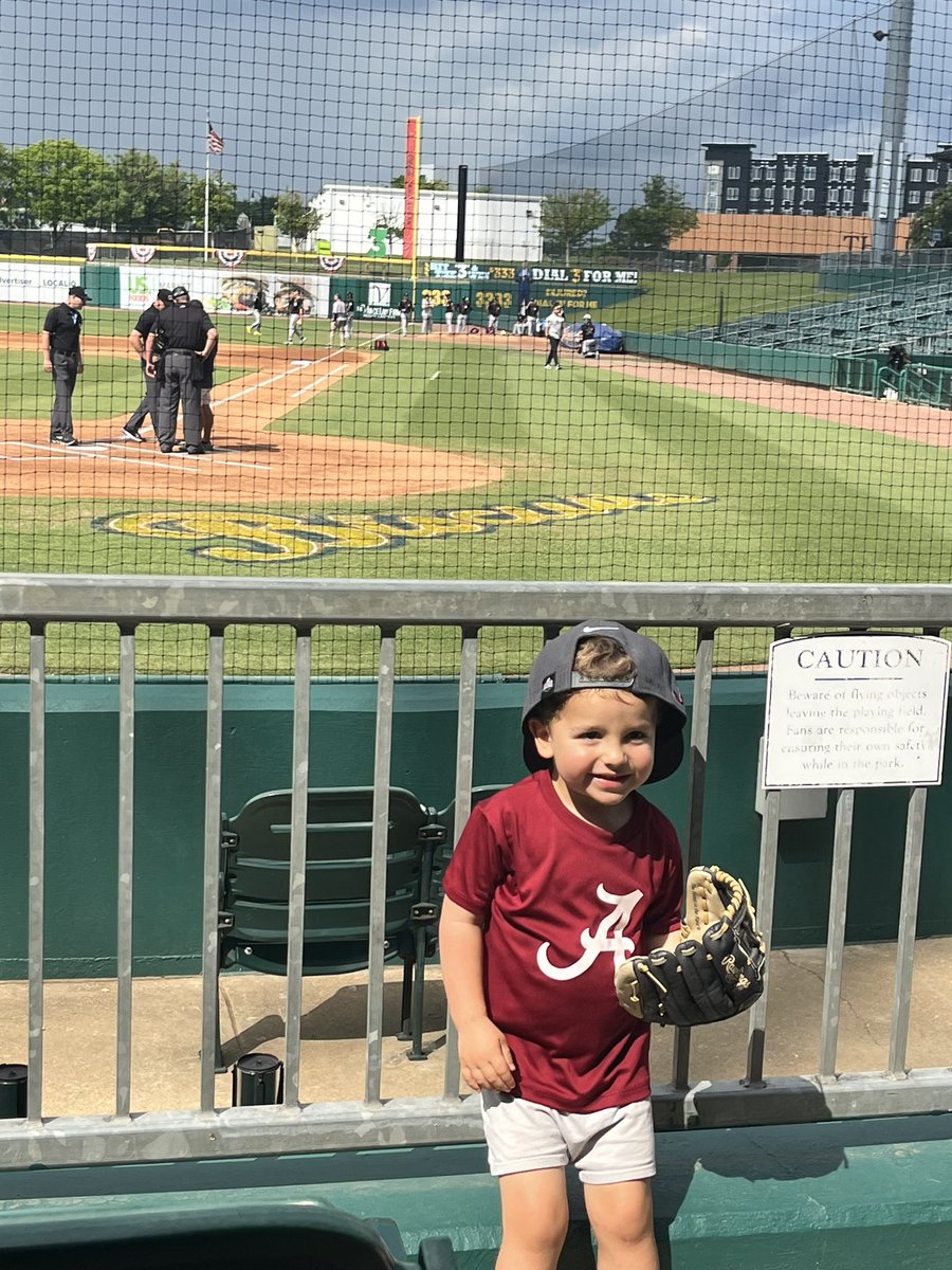 AnnaLauraReid's tweet photo. We are excited to see @13Stovall play today!! #butterup https://t.co/NTMpD1s6dh