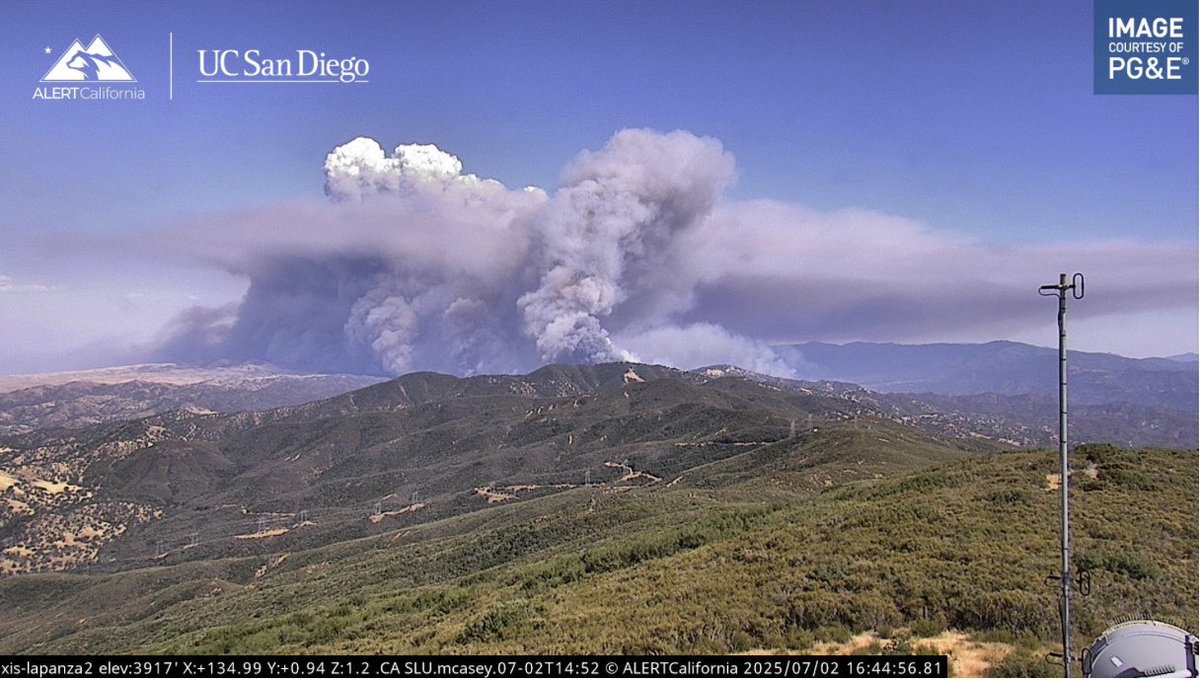 AlphaFireIntel1's tweet photo. #madrefire is absolutely crankin in #slocounty Looks like all the state tankers are loading out of Paso while the LATS & V-LATS are loading out of SMX. For all my photo friends. https://t.co/mLenA7CwOc