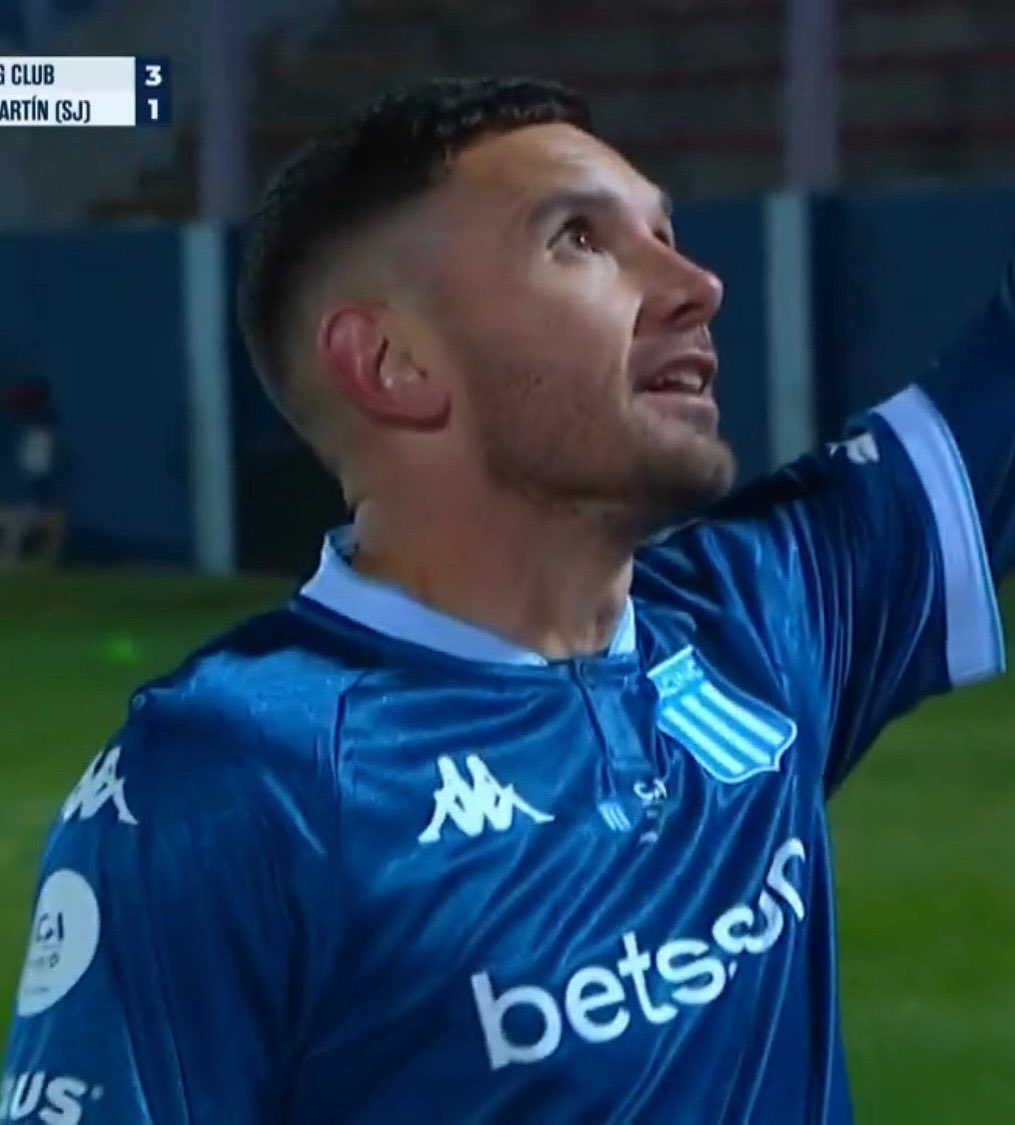 ¡¡¡GAAANÓ #RACING!!! ✅

La Academia venció 3-1 a #SanMartínDeSanJuan en San Luis por los 16avos de final de la #CopaArgentina.

⚽️ Maravilla Martínez marcó un doblete y luego se fue expulsado. Rocky Balboa marcó el otro tanto.

🔜 El rival en octavos de final será #Riestra.