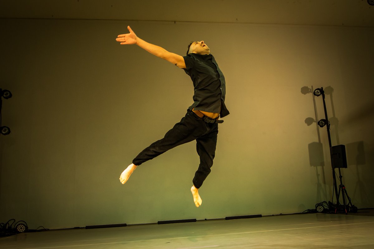 drcla's tweet photo. DEAD MUSE - one show only

A ghostly, genre-smashing new solo from Almanac
Created by Adam Kerbel
Directed by Ben Grinberg

Saturday, July 12 at 12:30 PM
Daredevil Arts Festival at The Electric Lodge, Venice
$15 – One performance only

GET TICKETS: https://t.co/sIEsIIXfUc https://t.co/Srw3OY7ASS