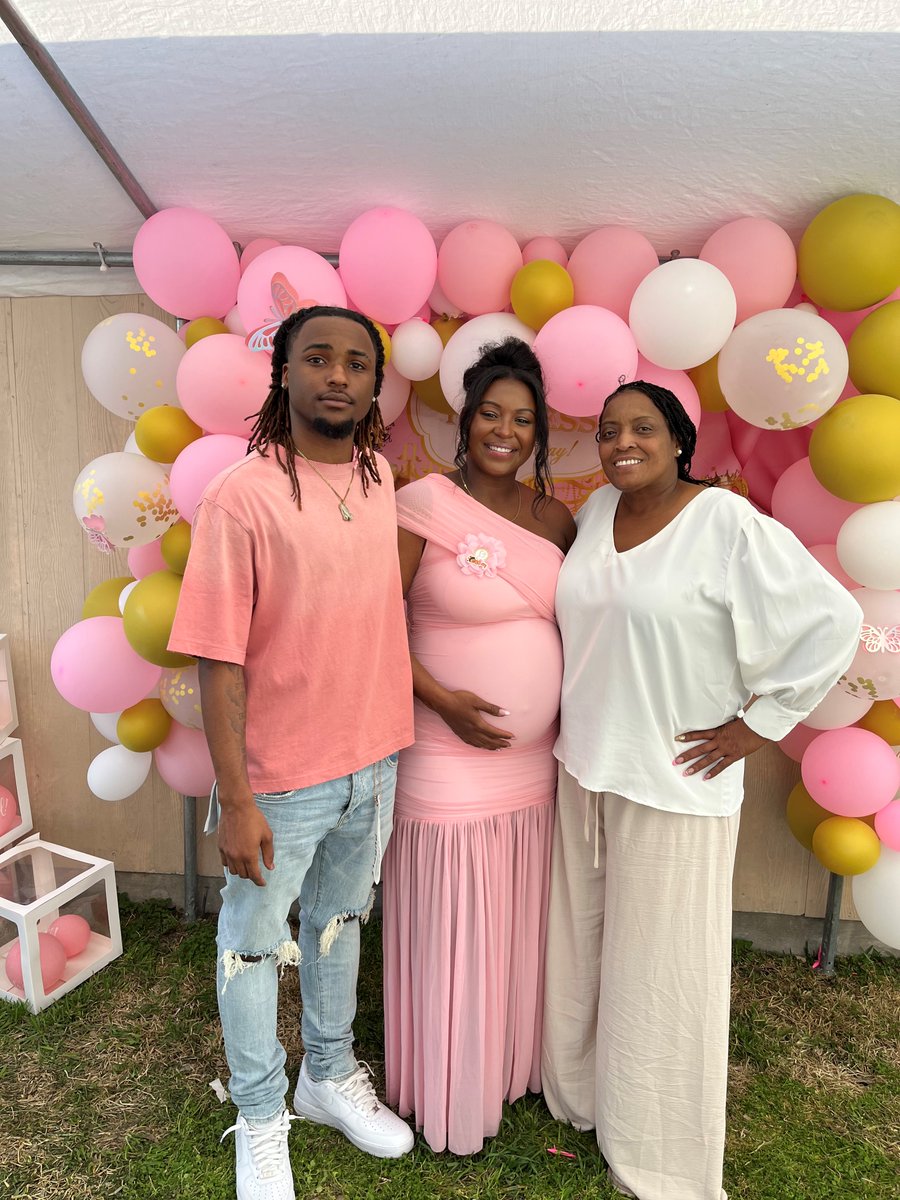 UnivTransplant's tweet image. After 3 years battling pulmonary fibrosis, Eva received a life-saving lung transplant @UnivHealthSA—just 2 days before her birthday.
“I felt like I had a family here,” she shares.
Today, she’s thriving: traveling, making memories, and embracing her second chance. 💙