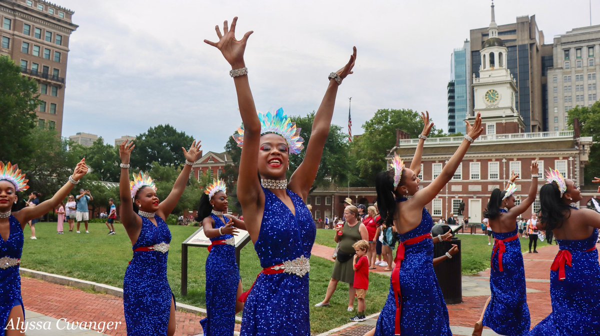 cwanger_alyssa's tweet image. A beautiful day for the Red, White, & Blue To-Do Parade at Independence Mall today in Philadelphia! @HistoricPhilly @6abcWeather @visitphilly @PHLVisitorCntr @CecilyTynan @6abcadamjoseph @PaytonDomschke @discoverPHL @phillynews @July4thPhilly @ConstitutionCtr @INDEPENDENCENHP