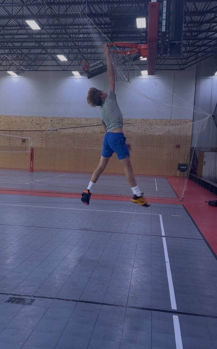 Freshman season loading.........
5'8
7' standing reach

First time grabbing 10ft
Post workout session.
🐰🐰🐰🐰🐰🐰