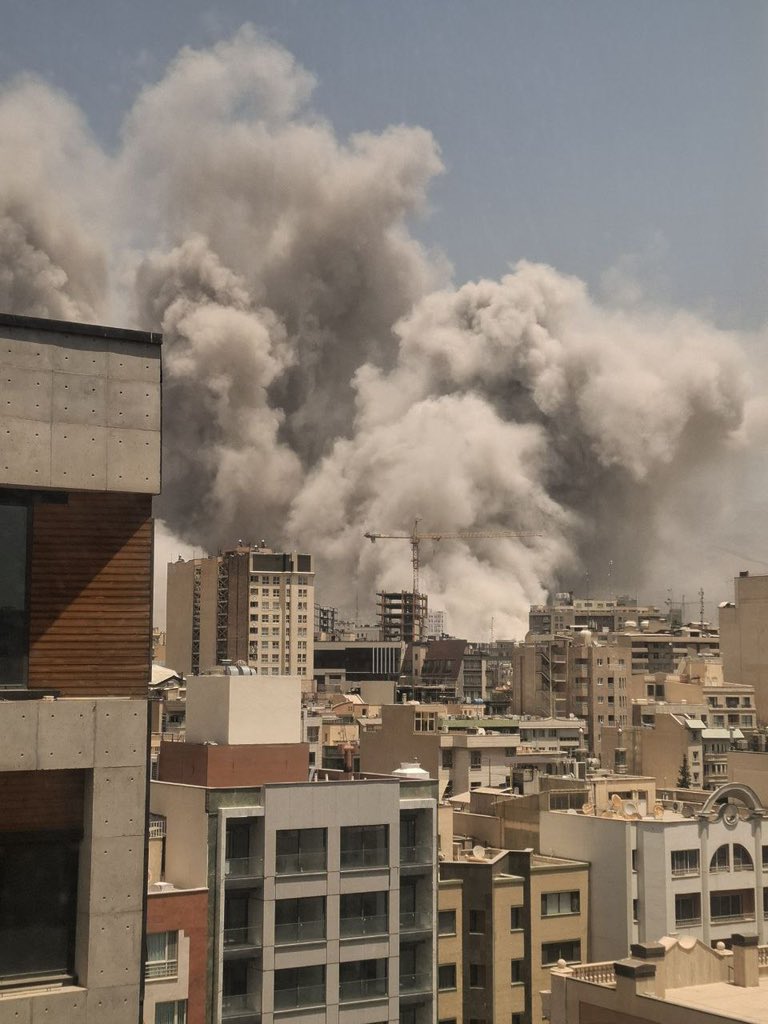 _reyhb_'s tweet photo. clouds?! they are fucking bombs 🕊️
#Tehran https://t.co/Ta0BcsZp2Z