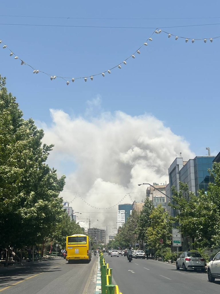 _reyhb_'s tweet photo. clouds?! they are fucking bombs 🕊️
#Tehran https://t.co/Ta0BcsZp2Z