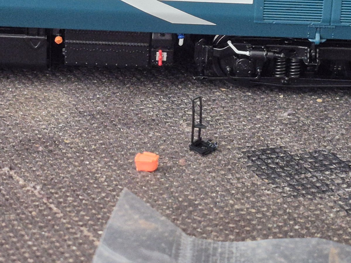 50021 arrived today from Accurascale. Now, I wouldn't of bought a second one if I didn't like these models. They're really nice BUT, these steps coming off is a right pain in the butt!

So niggly to get back on, buffers won't come off easily on this one so leaving it off I shall!