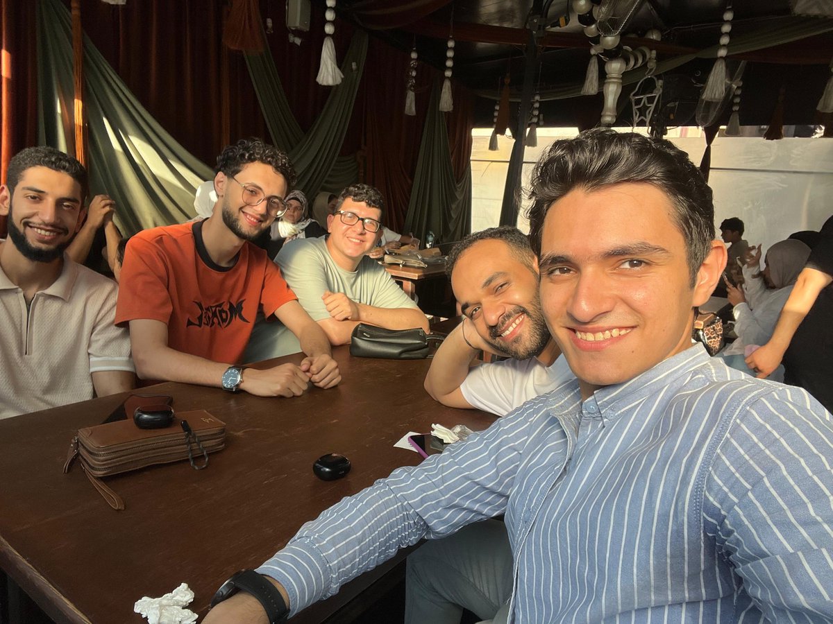 elkhamesy_anas's tweet photo. الواحد راجع موده أحسن 180 درجة بعد ما شافهم

ربنا يديم اللمة دي نعمة في حياتنا ♥ https://t.co/JcjWhRQlD8