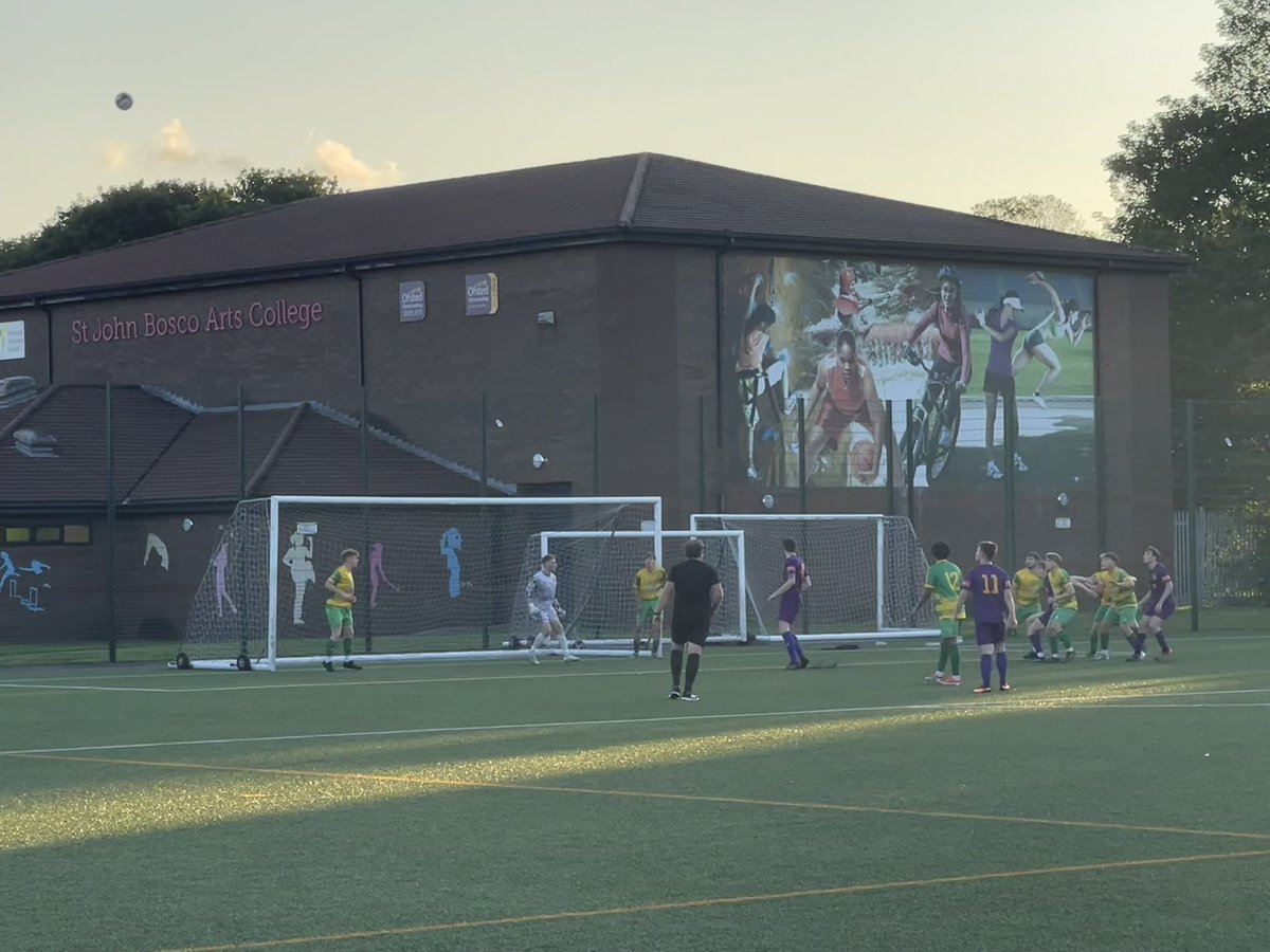 Lee Thwaite (@leethwaite) on Twitter photo Great to be back up & running again tonight & to see a few familiar faces, both old & new in a decent 3-2 win for the Purps. Onwards 👊💜 #UTP Great to be back up & running again tonight & to see a few familiar faces, both old & new in a decent 3-2 win for the Purps. Onwards 👊💜 #UTP