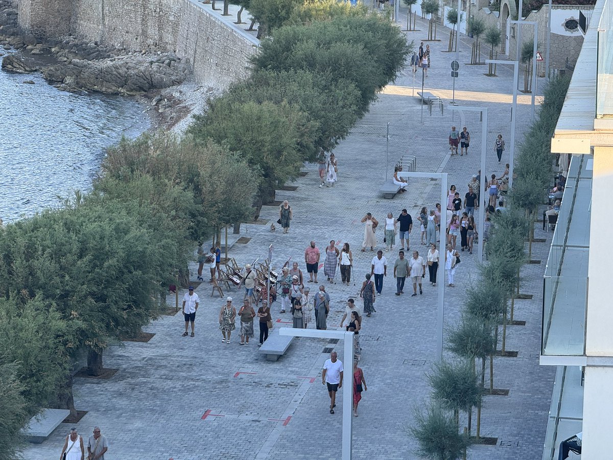 EscalaMunicipal's tweet photo. Imatges de la reobertura del passeig Lluís Albert després de les ibres, que ha comptat amb finançament Next Generation.
Els primers actes han comptat amb l’escola municipal de música El Gavià i amb la primera ballada de sardanes del cicle d’estiu, amb Els Montgrins. https://t.co/di4cjJKZup