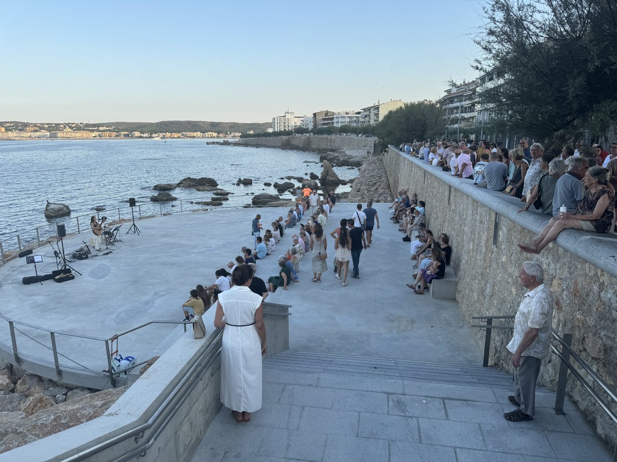 EscalaMunicipal's tweet photo. Imatges de la reobertura del passeig Lluís Albert després de les ibres, que ha comptat amb finançament Next Generation.
Els primers actes han comptat amb l’escola municipal de música El Gavià i amb la primera ballada de sardanes del cicle d’estiu, amb Els Montgrins. https://t.co/di4cjJKZup