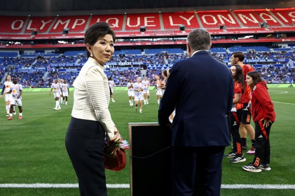 Ligue 1 Türkçe (@ligue1_turkce) on Twitter photo BİLGİ | Lyon, Pazartesi günü DNCG’den resmi bir bildirim aldı. Kurum, kulübün mali açıdan güvence verebilmesi için tek bir hesapta en az 70 M€ bulunmasını talep ediyor. Bu miktar, yeni başkan Michele Kang ve diğer hissedarlar tarafından sağlanacak. BİLGİ | Lyon, Pazartesi günü DNCG’den resmi bir bildirim aldı. Kurum, kulübün mali açıdan güvence verebilmesi için tek bir hesapta en az 70 M€ bulunmasını talep ediyor. Bu miktar, yeni başkan Michele Kang ve diğer hissedarlar tarafından sağlanacak.