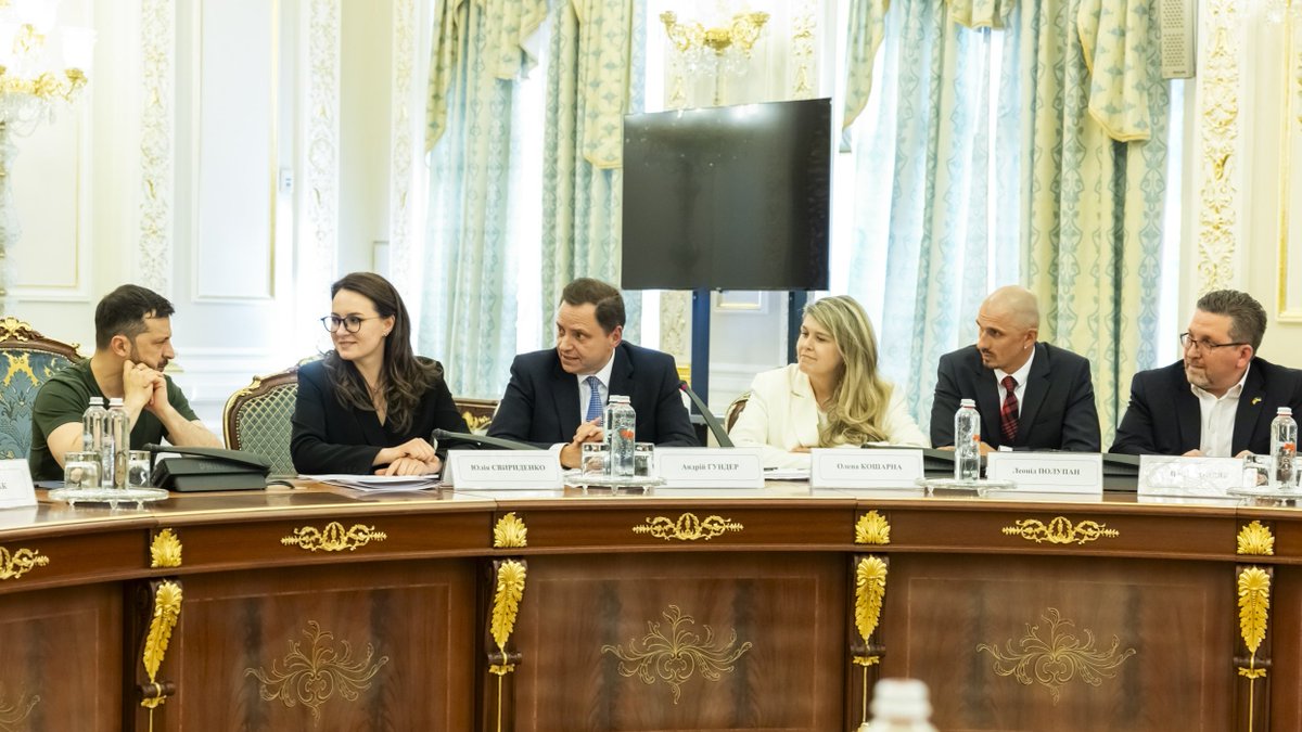 AmCham Ukraine 🇺🇦 (@chamberukraine) on Twitter photo American Chamber of Commerce in Ukraine members met with <a href="/ZelenskyyUa/">Volodymyr Zelenskyy / Володимир Зеленський</a>. Ukraine needs American business & American business needs Ukraine🇺🇦🇺🇸
<a href="/ChamberUkraine/">AmCham Ukraine 🇺🇦</a> is extremely grateful to <a href="/ZelenskyyUa/">Volodymyr Zelenskyy / Володимир Зеленський</a>, <a href="/AndriyYermak/">Andriy Yermak</a>, <a href="/Svyrydenko_Y/">Yulia Svyrydenko</a> & teams & look forward to working together
<a href="/AndyHunder/">Andy Hunder</a> American Chamber of Commerce in Ukraine members met with <a href="/ZelenskyyUa/">Volodymyr Zelenskyy / Володимир Зеленський</a>. Ukraine needs American business & American business needs Ukraine🇺🇦🇺🇸
<a href="/ChamberUkraine/">AmCham Ukraine 🇺🇦</a> is extremely grateful to <a href="/ZelenskyyUa/">Volodymyr Zelenskyy / Володимир Зеленський</a>, <a href="/AndriyYermak/">Andriy Yermak</a>, <a href="/Svyrydenko_Y/">Yulia Svyrydenko</a> & teams & look forward to working together
<a href="/AndyHunder/">Andy Hunder</a>