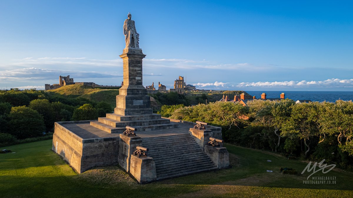 jollybeggars's tweet image. Collingwood Monument this evening #Tynemouth #NorthTyneside