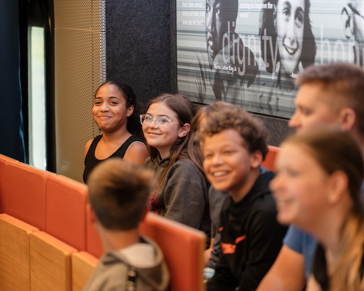 MobileTolerance's tweet image. History came to life at Newfane Middle School when students stepped outside the classroom and into the Mobile Museum of Tolerance.
Brian, one of our New York educators, sparked thoughtful conversations about standing up to hate, and the students didn't miss a beat.
Thank you,…