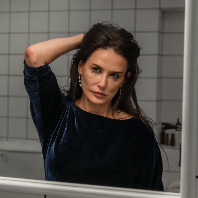 PopCrave's tweet photo. Demi Moore will be honored with a star on the Hollywood Walk of Fame. https://t.co/ybEYEybw3X