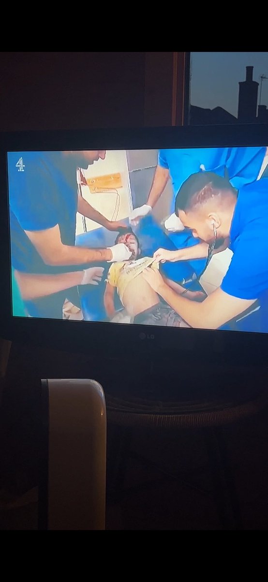 amenaofficial's tweet photo. Omg what am I watching 💔These poor babies 😞
#GazaDoctorsUnderAttack https://t.co/sWri03WpQT