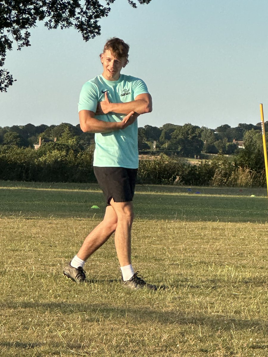 ⚽️ GREAT SESSION FROM LADS ⚽️

Awesome to see the lads put in some hard work tonight. 

The effort by all was superb. 

🚨 STILL LOOKING FOR A TEAM??

Drop us or Dean a message on 07445587091