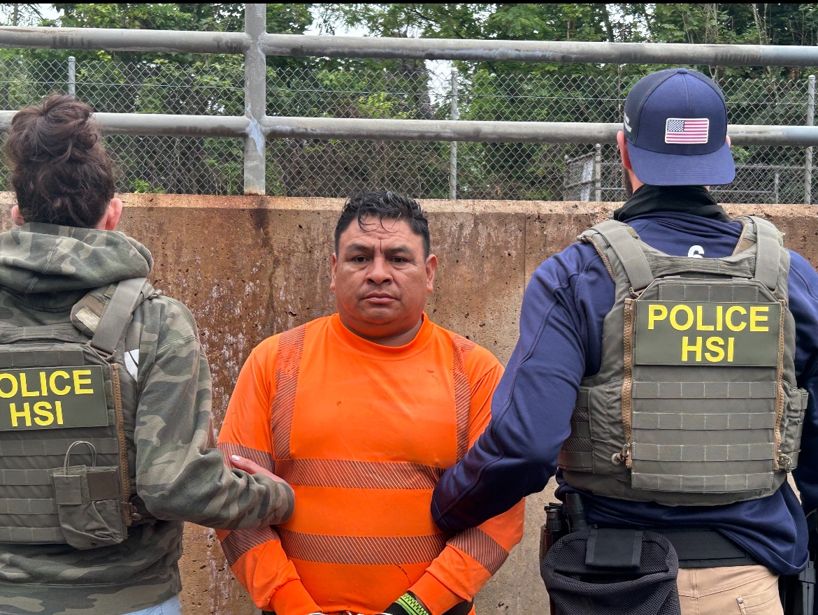 HSI New England (@hsinewengland) on Twitter photo On June 14, <a href="/HSINewEngland/">HSI New England</a> arrested Gerber Ulises De Leon Monteros, an illegal alien and citizen of Guatemala, on Sanderson Ave. in Lynn, MA. De Leon was previously convicted in the Essex County Superior Court at Salem, Massachusetts, for the offense of child pornography. On June 14, <a href="/HSINewEngland/">HSI New England</a> arrested Gerber Ulises De Leon Monteros, an illegal alien and citizen of Guatemala, on Sanderson Ave. in Lynn, MA. De Leon was previously convicted in the Essex County Superior Court at Salem, Massachusetts, for the offense of child pornography.