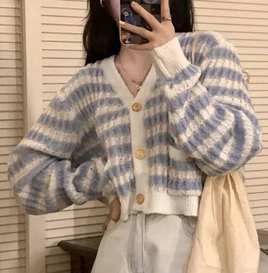 forsythiacalla's tweet photo. adorable cardigan knit on shopee

---a thread https://t.co/NBOhIW3G6e