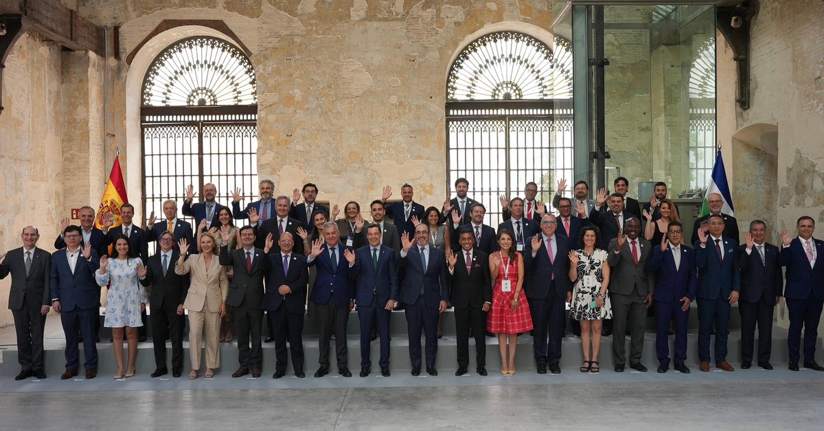 Ministerio de Hacienda (@minhaciendard) on Twitter photo Nuestro ministro, <a href="/jochivicente/">Jochi Vicente</a>, participó en la 185.ª Reunión del Directorio del Banco de Desarrollo de América Latina y el Caribe (CAF), que se desarrolló en la ciudad de Sevilla, España.
El ministro estuvo Nuestro ministro, <a href="/jochivicente/">Jochi Vicente</a>, participó en la 185.ª Reunión del Directorio del Banco de Desarrollo de América Latina y el Caribe (CAF), que se desarrolló en la ciudad de Sevilla, España.
El ministro estuvo