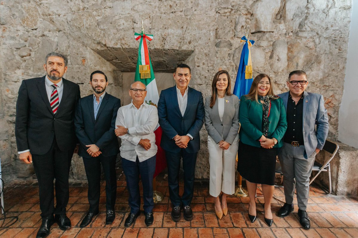 Verónica Delgadillo (@verodelgadillog) on Twitter photo Seguimos haciendo equipo contra el dengue: junto con el <a href="/GobiernoJalisco/">Gobierno de Jalisco</a>, el <a href="/GuadalajaraGob/">Gobierno de Guadalajara</a> y la Red Jalisciense de Municipios por la Salud, la cual me honro en presidir, tuvimos una reunión para dar seguimiento a las acciones que estamos llevando a cabo para la prevención y Seguimos haciendo equipo contra el dengue: junto con el <a href="/GobiernoJalisco/">Gobierno de Jalisco</a>, el <a href="/GuadalajaraGob/">Gobierno de Guadalajara</a> y la Red Jalisciense de Municipios por la Salud, la cual me honro en presidir, tuvimos una reunión para dar seguimiento a las acciones que estamos llevando a cabo para la prevención y