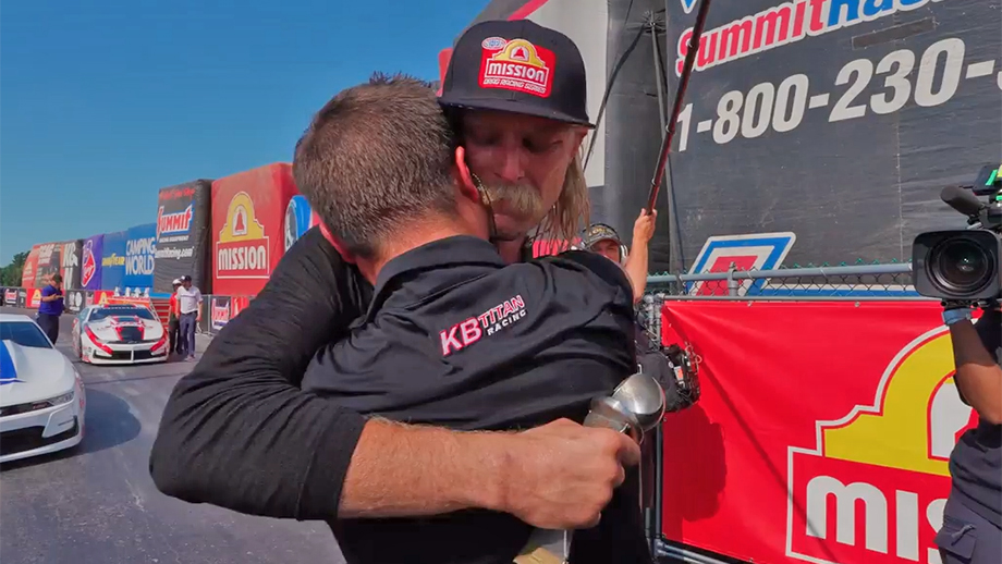 WATCH: Go #BehindTheScenes with the winners of the 2025 Summit Racing Equipment NHRA #NorwalkNats as they celebrate with their teams and accept congratulations from their defeated final-round opponents.

nhra.com/news/2025/behi…