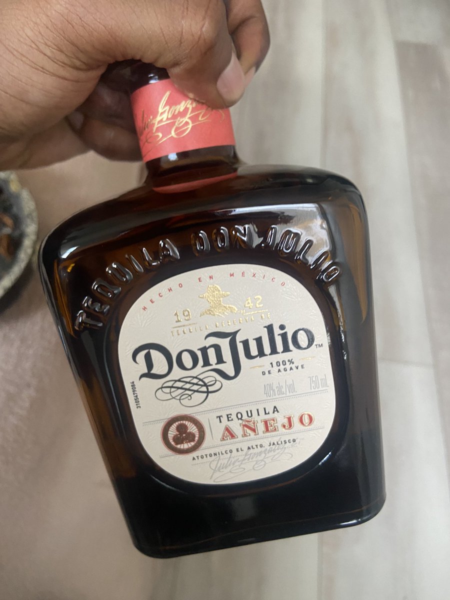 HakeemMiles2's tweet photo. Need like 2 more bottles https://t.co/O9nXUgCY68