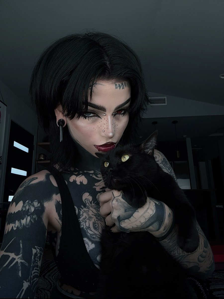 - 𝔗𝔢𝔫𝔤𝔬 𝔲𝔫 𝔫𝔲𝔢𝔳𝔬 𝔞𝔪𝔦𝔤𝔬√
- 𝔖𝔞𝔩𝔲𝔡𝔢𝔫 𝔞 𝕾𝖎𝖓𝖎𝖊𝖘𝖙𝖗𝖔